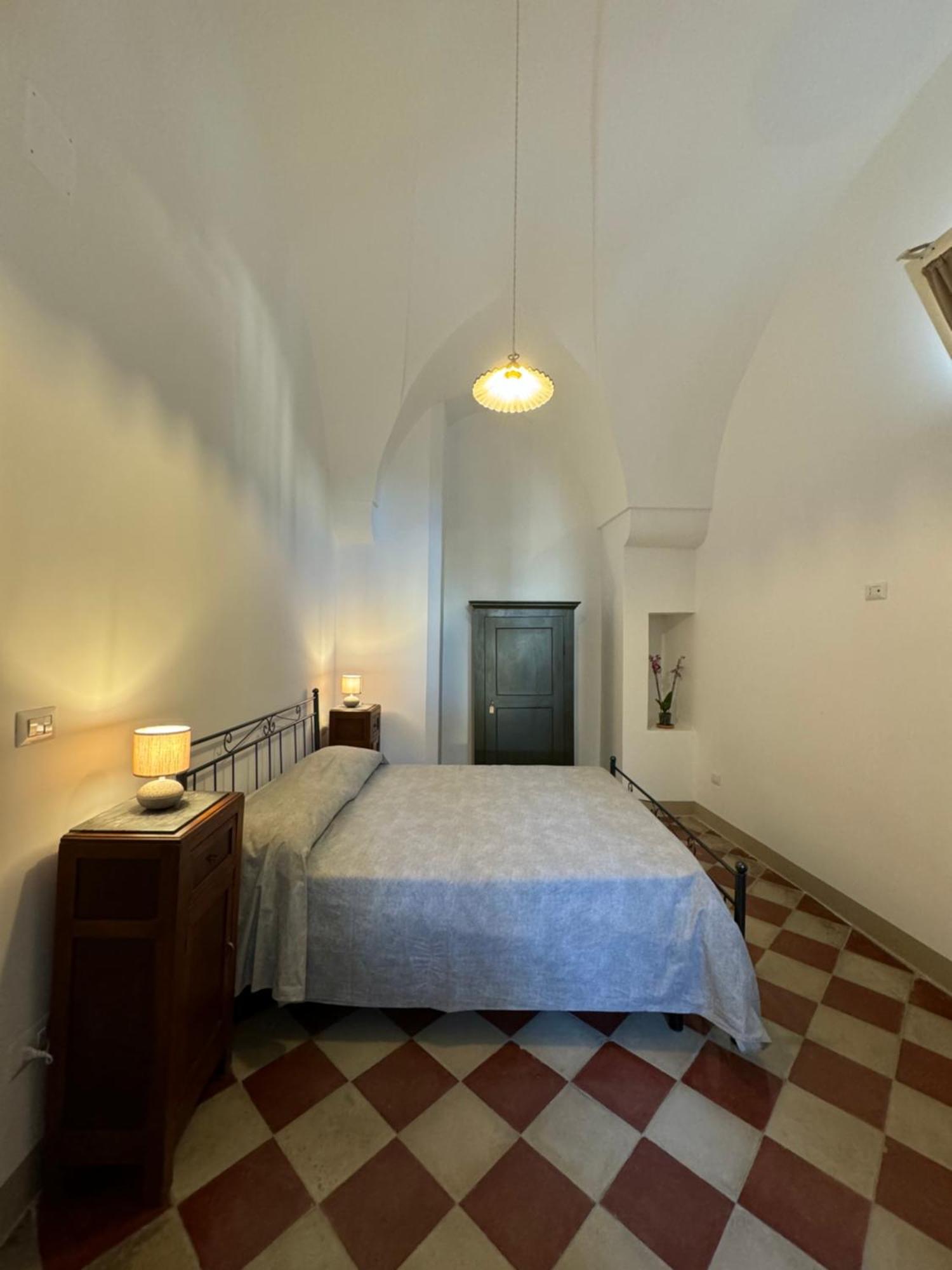 Palazzo Ferilli Alfonso Bed & Breakfast Ruffano Exterior photo