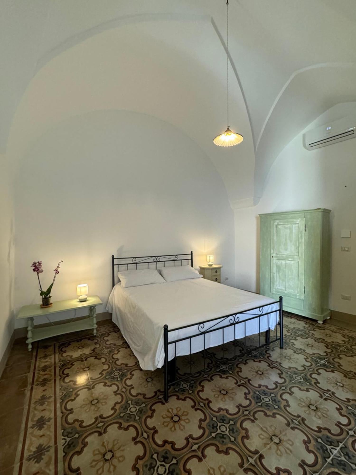 Palazzo Ferilli Alfonso Bed & Breakfast Ruffano Exterior photo